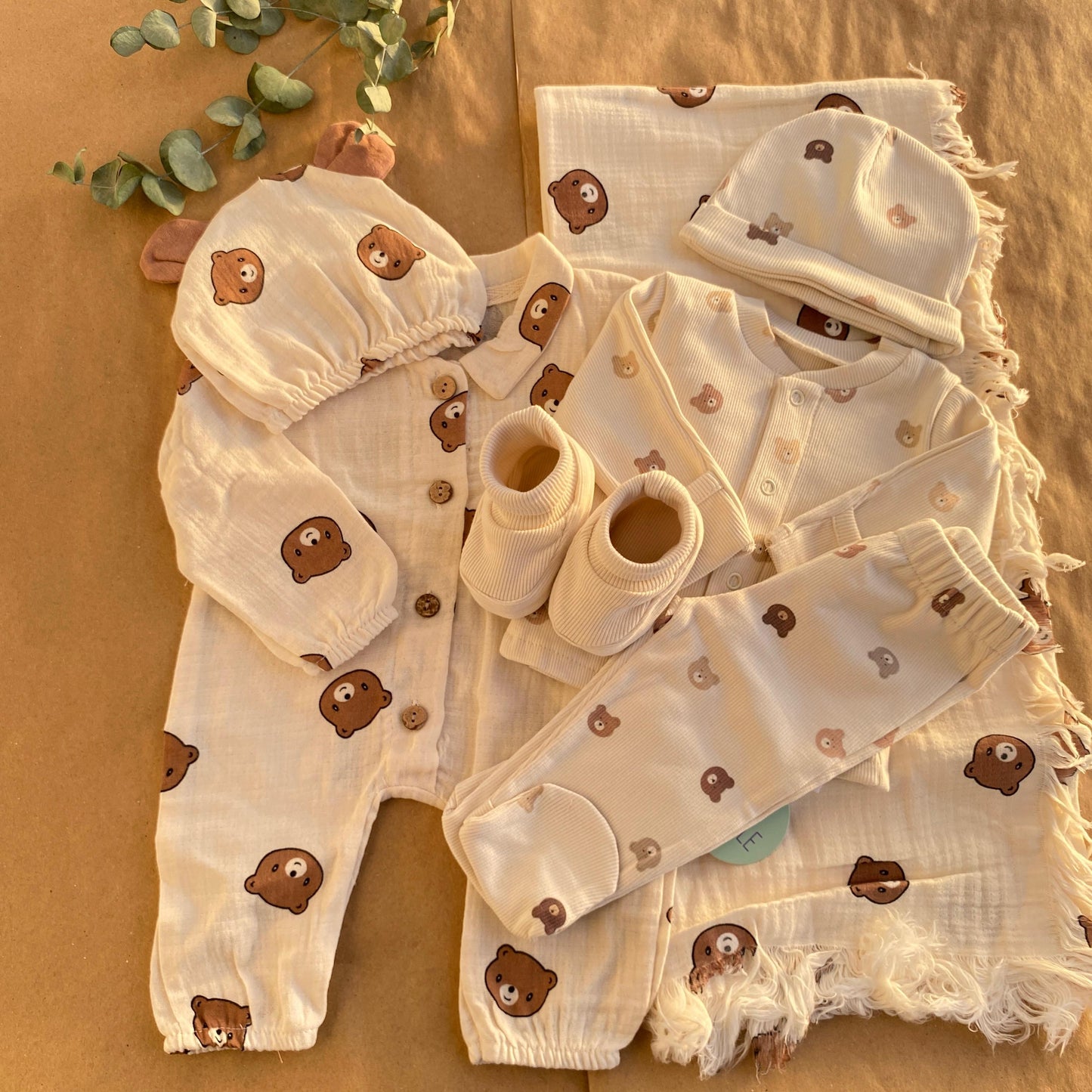 Jr. Teddy Bear Kaşkorse 3'lü Set, Müslin Tulum&Şapka, Bej Patik, Bej Ayıcık Desenli Müslin Battaniye