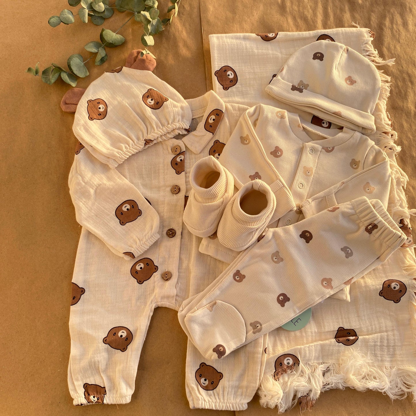 Jr. Teddy Bear Kaşkorse 3'lü Set, Müslin Tulum&Şapka, Bej Patik, Bej Ayıcık Desenli Müslin Battaniye